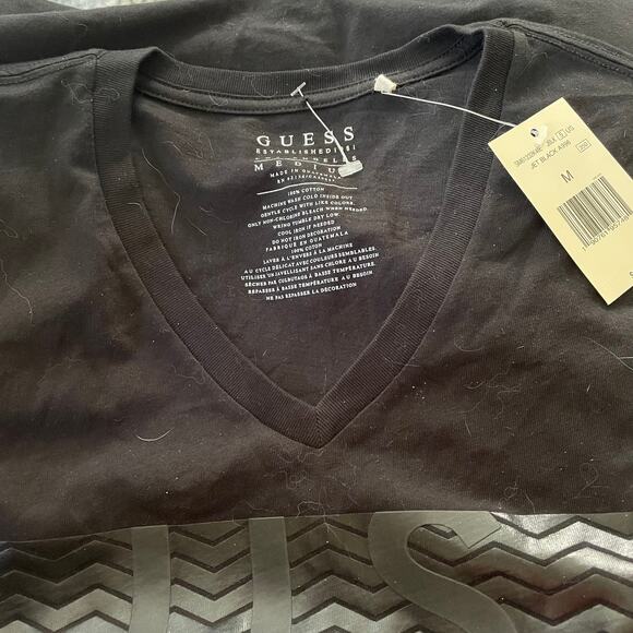 NWT  Guess Los Angeles black graphic v-neck t-shirt M - Picture 3 of 9